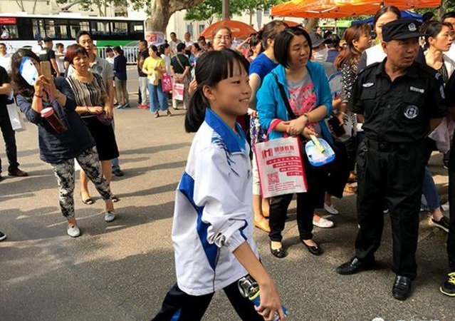 中考：一位青岛父亲镜头下一年的紧张与焦灼
