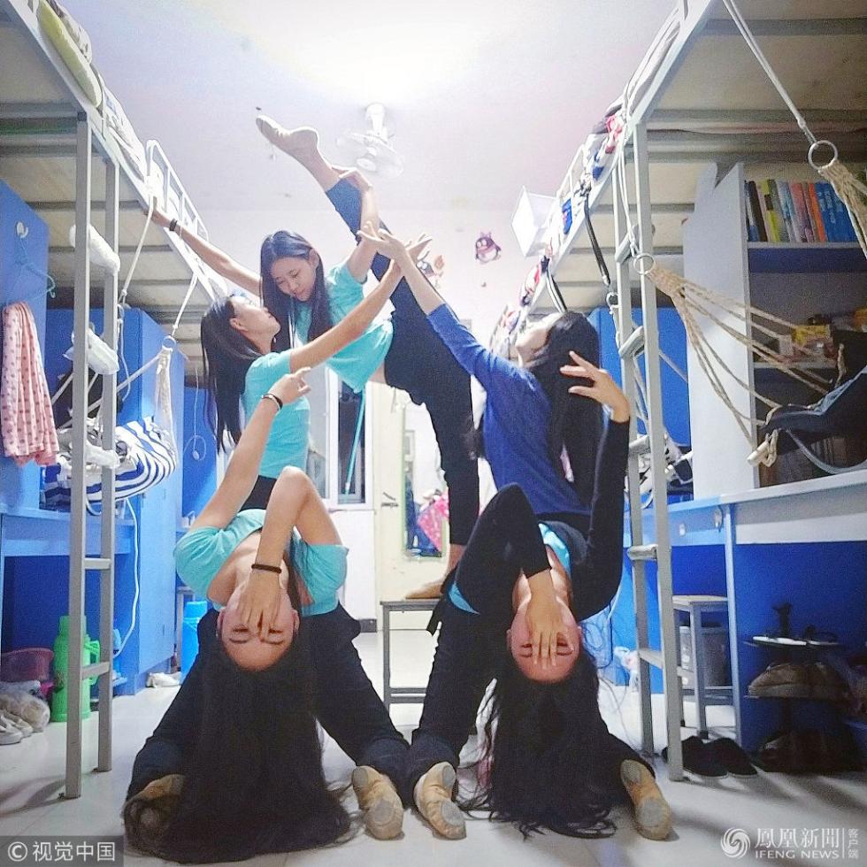 郑州现一字马网红宿舍 男女生互拼秀出新高度