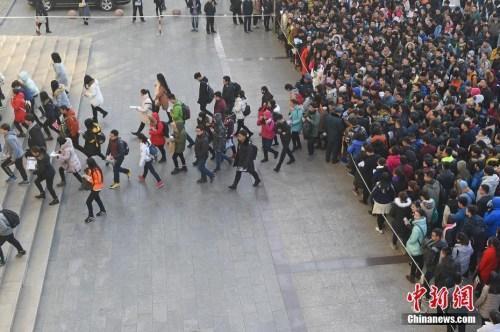 2018年国考今举行：招2.8万余人 近166万人报考