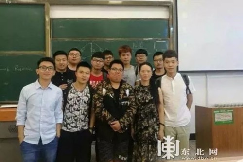 ▲董桂菊和他的学生们