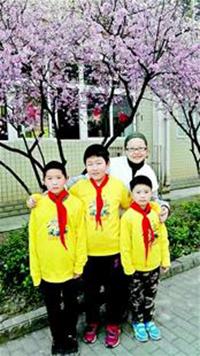 武汉一小学教师9年给4个学生当“妈妈”：免费辅导照料生活