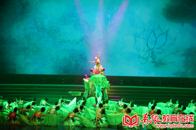 城阳区实验二小参加全国第五届中小学生艺术展演开幕式展演