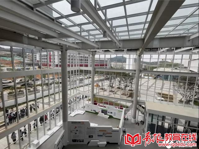 学校门厅