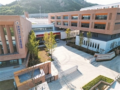 中国海洋大学附属学校（初中部）即将投入使用。