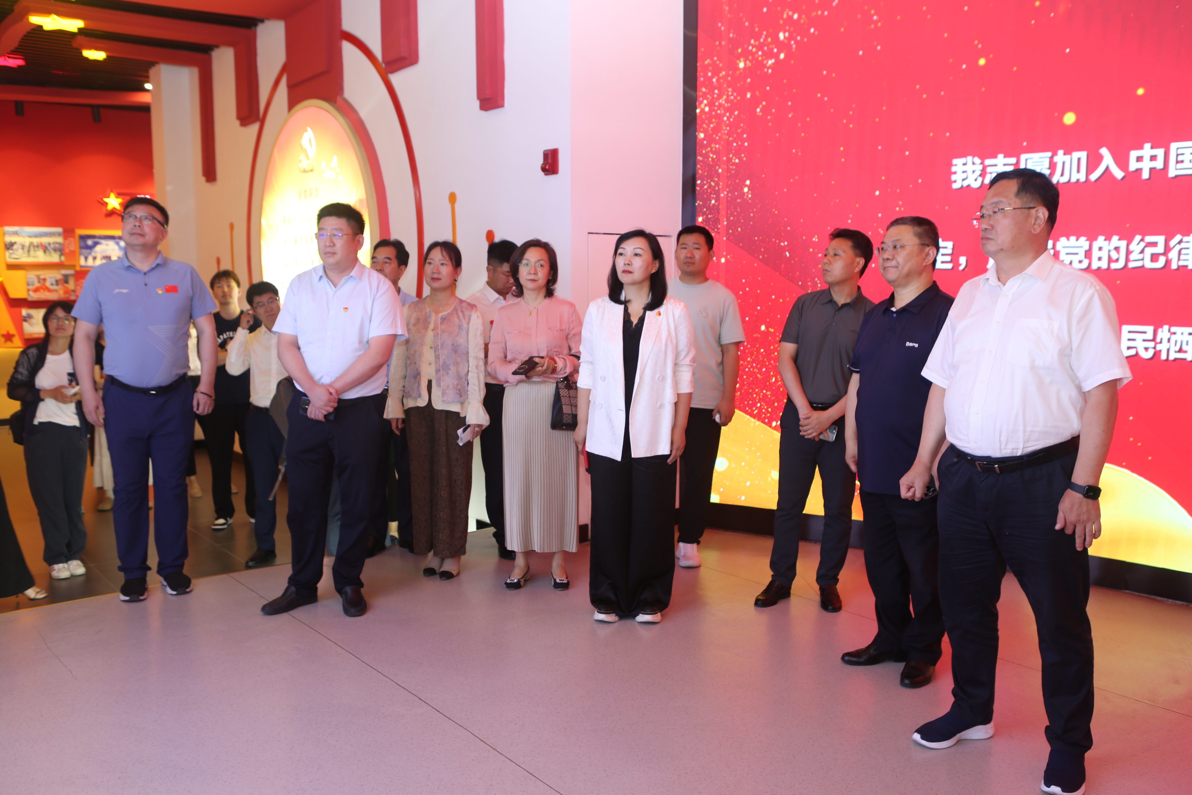 市委市直机关工委指导企业、商协会开展迎“七一”主题党日活动